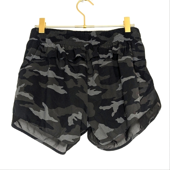 Athleta Small Black & Gray Camo Printed‎ 4" Mesh Racer Running Shorts - Picture 4 of 10